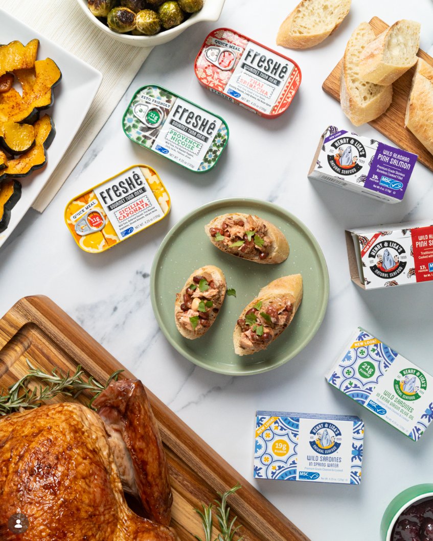 Freshé Gourmet Tuna Meals product flatlay with Henry and Lisa’s
