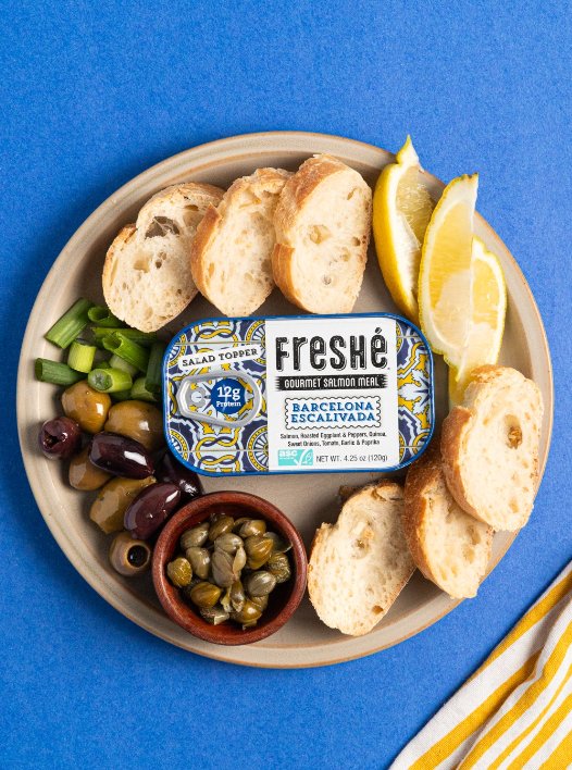 Freshé Barcelona Escalivada salmon meal with bread and olives